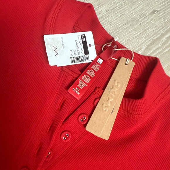 SKIMS Red Jumpsuit with Tapered Legs - Picture 4 of 6